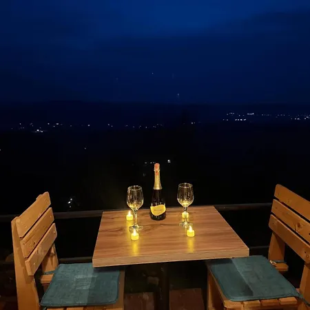 Mes Pishave Lodge Tirana